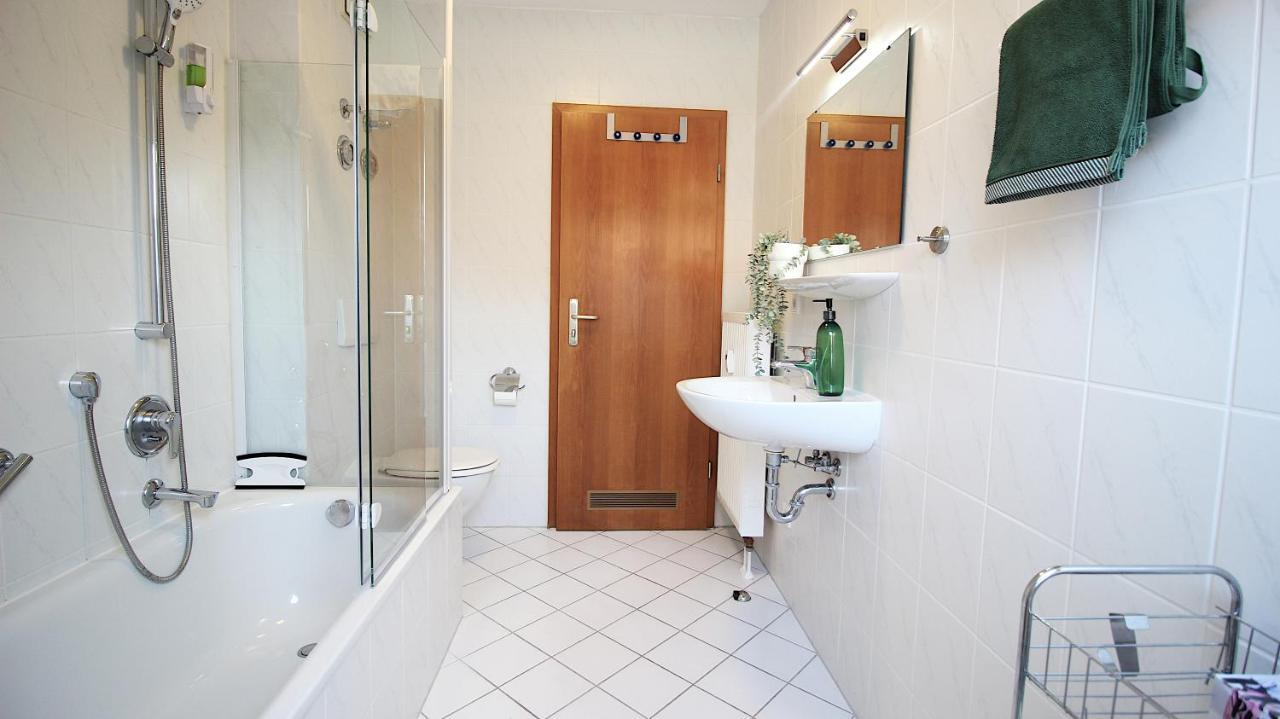 Homie Stay Zell - Apartment Mit Privatparkplatz Zell am Main Exterior foto